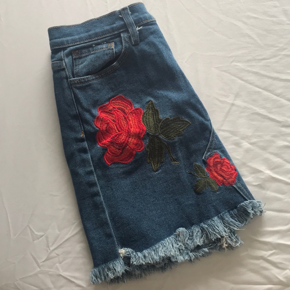 Distressed jean mini skirt with rose embroidery